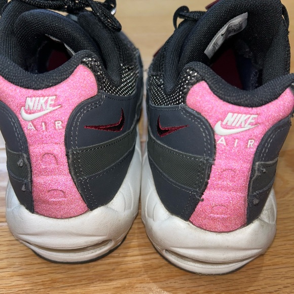 Nike Air Max 95 Red and Black Sneakers size 11 - Picture 5 of 8